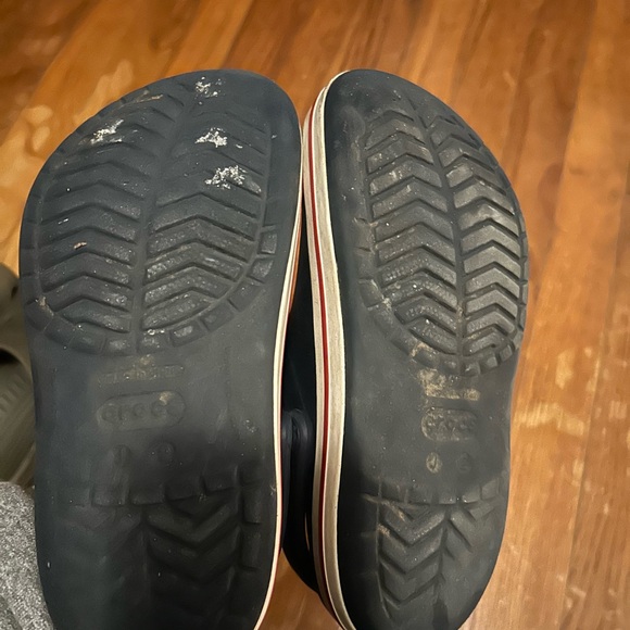 Boys Crocs Size 1/2 Blue with Red accentst - Picture 2 of 2
